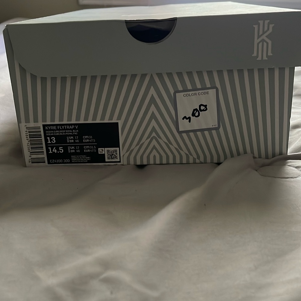 Kyrie flytrap v